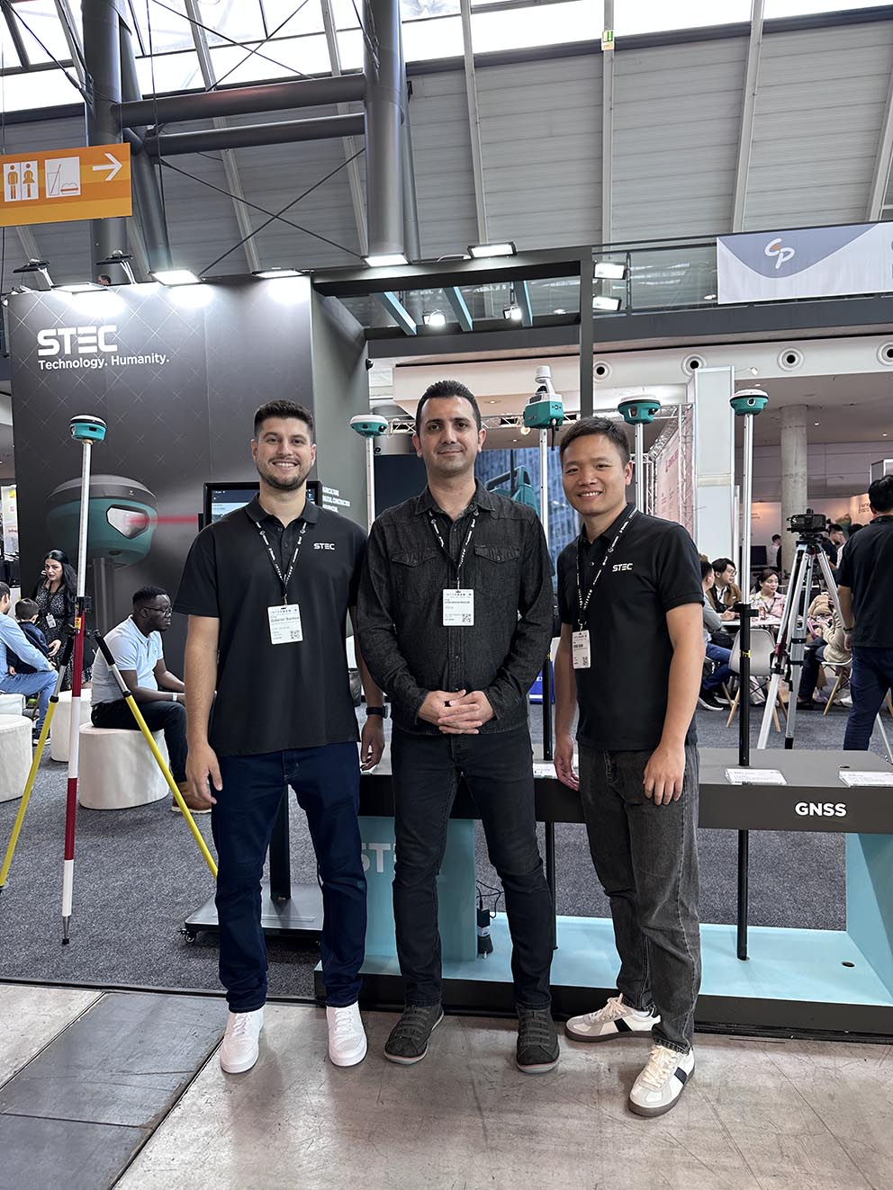 سید حسین حسینی مدیرعامل تجهیزات نقشه برداری ویسا در نمایشگاه اینترژئو INTER GEO 2024 اشتوتگارت آلمان